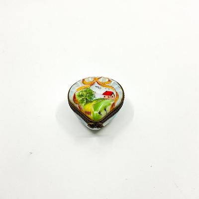 Sale Photo Thumbnail #593: Signed by Pierre Vieille
Measurements:
1.75" in length, 1" in height