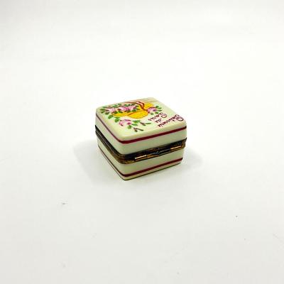 Sale Photo Thumbnail #599: Measurements:
1.5" in width, 1.5" in height