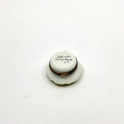 Sale Photo Thumbnail #612: Signed by C.P.
Measurements:
1.75" in diameter, 1" in height
