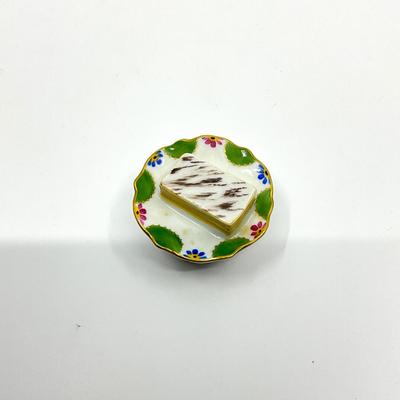 Sale Photo Thumbnail #610: Signed by C.P.
Measurements:
1.75" in diameter, 1" in height