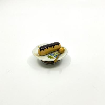 Sale Photo Thumbnail #614: Measurements:
1.5" Diameter, 1" Height
