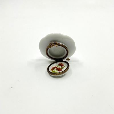 Sale Photo Thumbnail #616: Measurements:
1.5" Diameter, 1" Height