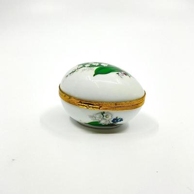 Sale Photo Thumbnail #623: Signed by J.M.
measurements:
2.25" in length, 1.5" in height