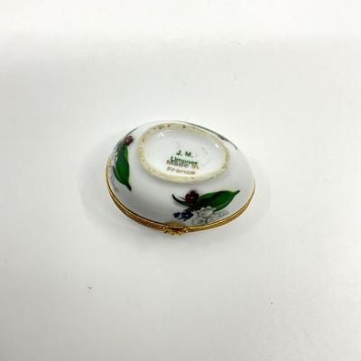 Sale Photo Thumbnail #626: Signed by J.M.
measurements:
2.25" in length, 1.5" in height