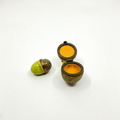 Sale Photo Thumbnail #629: Missing Chain and metal tag
Measurements:
brass acorn is 1.75" in height, 1.25" in diameter