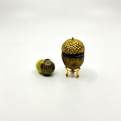 Sale Photo Thumbnail #628: Missing Chain and metal tag
Measurements:
brass acorn is 1.75" in height, 1.25" in diameter