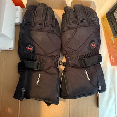 Sale Photo Thumbnail #347: High-quality heated gloves powered by Mobile Warming Technology, battery-operated (7.4V), weatherproof. Size XL