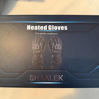 Sale Photo Thumbnail #352: inter outdoor heated gloves, battery-powered with waterproof design. Great for skiing, snowboarding, or snow shoveling.