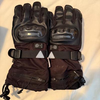 Sale Photo Thumbnail #353: inter outdoor heated gloves, battery-powered with waterproof design. Great for skiing, snowboarding, or snow shoveling.