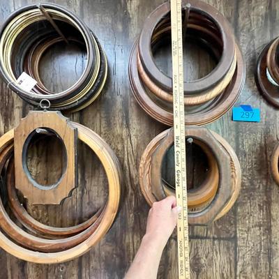 Lot 297 Lot of round/ oval frames