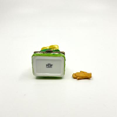 Sale Photo Thumbnail #633: Midwest Porcelain 
Latch is loose
Measurements:
2" in width, 1.25" in depth, 1.5" in height