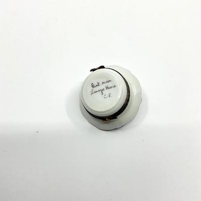 Sale Photo Thumbnail #637: Signed by C.P.
Missing drink trinket
Measurements:
2" in diameter, 1" in height