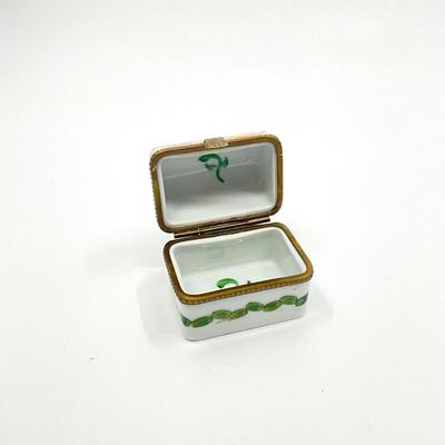 Sale Photo Thumbnail #640: Measurements:
2" in width, 1.25" in depth, 1.5" in height