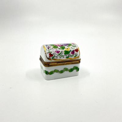 Sale Photo Thumbnail #639: Measurements:
2" in width, 1.25" in depth, 1.5" in height