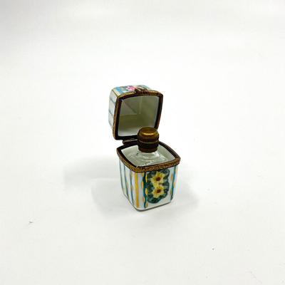 Sale Photo Thumbnail #643: measurements:
2" in height, 1" in width
