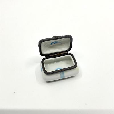 Sale Photo Thumbnail #655: Measurements:
1.25" in width, 1" in depth, 1" in height
