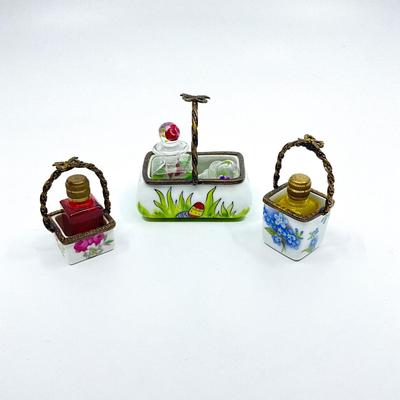 Sale Photo Thumbnail #664: one basket is missing bottoms, but has stoppers
largest trinket is measuring, 2.5" in width, 1.5" in depth, 2.5" in height