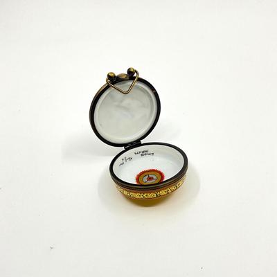 Sale Photo Thumbnail #670: Signed by F.R.
Measurements:
1.25" in diameter, 0.75" in height