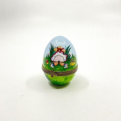 Sale Photo Thumbnail #684: Signed by M.F.
Measurements:
2.5" in height, 2" in diameter