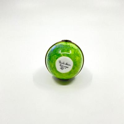 Sale Photo Thumbnail #687: Signed by M.F.
Measurements:
2.5" in height, 2" in diameter