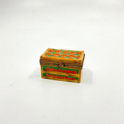 Sale Photo Thumbnail #693: signed by R.V.
Measurements:
1.75" in width, 1" in depth, 1" in height