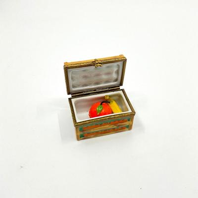 Sale Photo Thumbnail #696: signed by R.V.
Measurements:
1.75" in width, 1" in depth, 1" in height