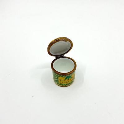 Sale Photo Thumbnail #699: Signed by I.F.
Measurements:
1.5" in height, 1.25" in diameter