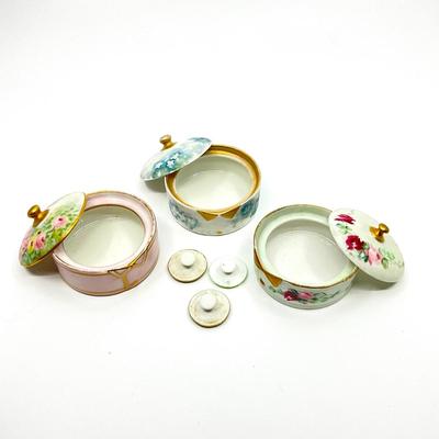 Sale Photo Thumbnail #723: Lot comes included with 6 pieces
Measurements:
2.5" in diameter, 1.25" in height