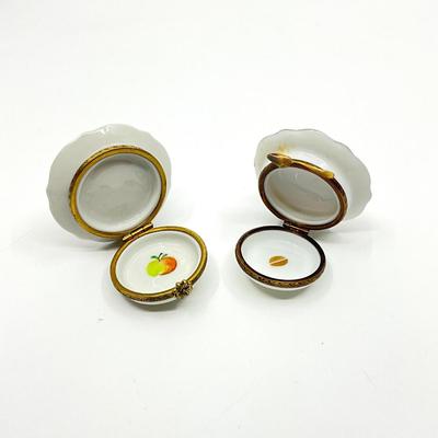 Sale Photo Thumbnail #726: Measurements:
2" in diameter, 0.75" in height