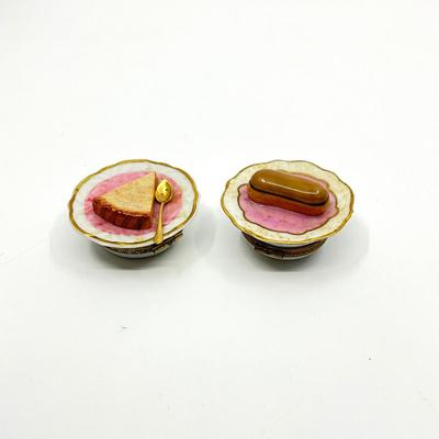 Sale Photo Thumbnail #725: Measurements:
2" in diameter, 0.75" in height