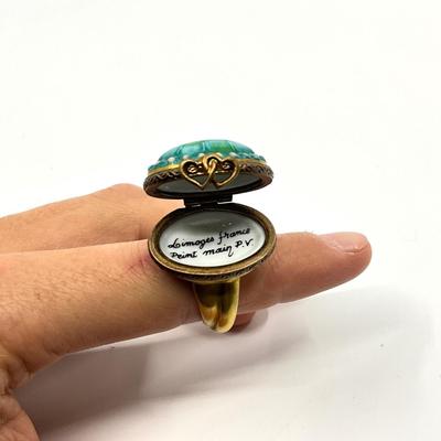 Sale Photo Thumbnail #730: Signed by Pierre Vieille
Measurements:
1.5" in height, 0.5" in width, 0.75 " in length