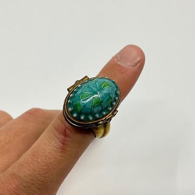 Sale Photo Thumbnail #731: Signed by Pierre Vieille
Measurements:
1.5" in height, 0.5" in width, 0.75 " in length
