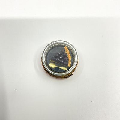 Sale Photo Thumbnail #736: measurements:
1.5" in diameter, 1" in height