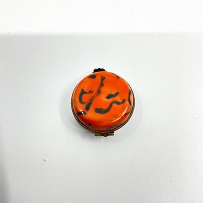Sale Photo Thumbnail #738: measurements:
1.5" in diameter, 1" in height