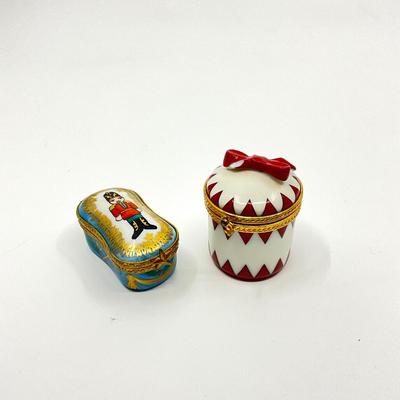 Sale Photo Thumbnail #739: Measurements:
2" in height, 1.5" in diameter