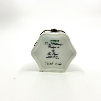 Sale Photo Thumbnail #746: measurements:
2" in diameter, 1.5" in height