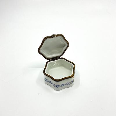 Sale Photo Thumbnail #745: measurements:
2" in diameter, 1.5" in height