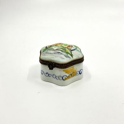 Sale Photo Thumbnail #743: measurements:
2" in diameter, 1.5" in height