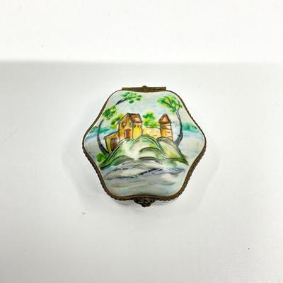 Sale Photo Thumbnail #744: measurements:
2" in diameter, 1.5" in height