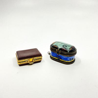 Sale Photo Thumbnail #757: One of the suitcases has a broken bottom
Other suitcase has broken chain
Measurements:
Biggest Trinket measures 1.5" in width, 1.25" in depth, 1.5" in height
