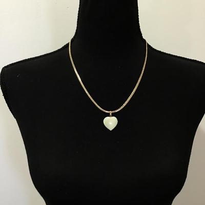Vintage gold tone chain & Mother of pearl Heart pendant