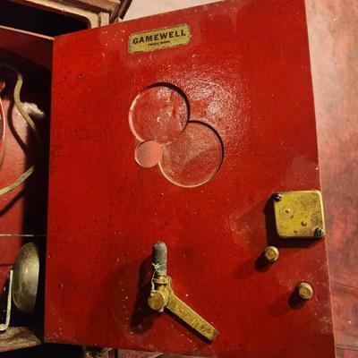 Vintage Cast Iron Gamewell Fire Alarm Call Box Insides intact Box # 1421
