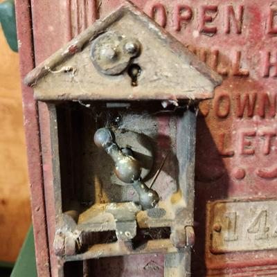 Vintage Cast Iron Gamewell Fire Alarm Call Box Insides intact Box # 1421