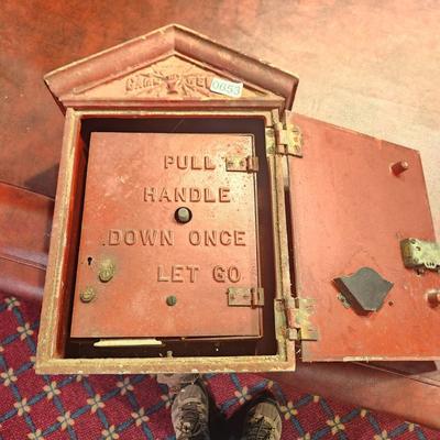 Vintage Cast Iron Gamewell Fire Alarm Call Box Insides intact Box # 1421