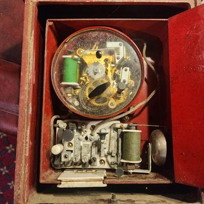 Vintage Cast Iron Gamewell Fire Alarm Call Box Insides intact Box # 1421