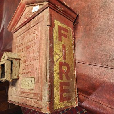 Vintage Cast Iron Gamewell Fire Alarm Call Box Insides intact Box # 1421