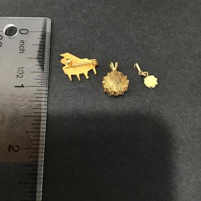Vintage pendant and pin lot