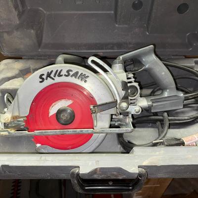 Sale Photo Thumbnail #464: Reliable corded circular saw in sturdy plastic case. Tested and powers on.
Starting Bid: $25