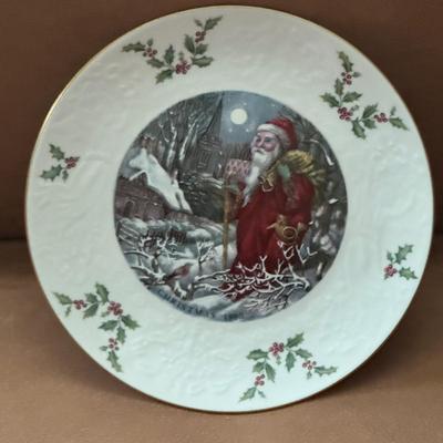 Lot 192F: Christmas Vinyl Record Collection w/ Royal Doulton Christmas Plate