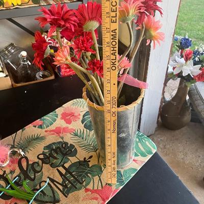 Sale Photo Thumbnail #56: Flamingo ornaments, floor mat, vase and flowers